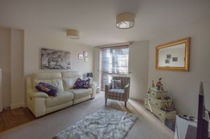 Sitting Room/2- click for photo gallery